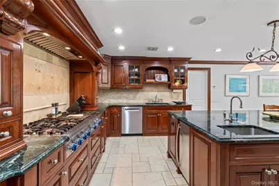 25 Montrose Court, Roslyn, NY 11576 - Photo 14