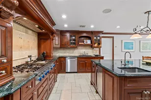 25 Montrose Ct, Roslyn, NY 11576 - Photo 14