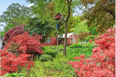 37 Hollowbrook Lane, Cortlandt Manor, NY 10567 - Photo 2