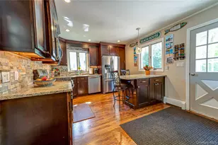7 Ursular Ct, Smithtown, NY 11787 - Photo 8