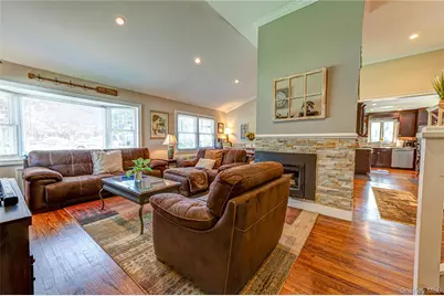 7 Ursular Court, Smithtown, NY 11787 - Photo 14