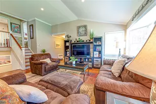 7 Ursular Ct, Smithtown, NY 11787 - Photo 12