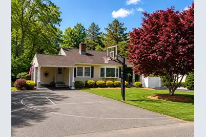 7 Ursular Court, Smithtown, NY 11787 - Photo 2
