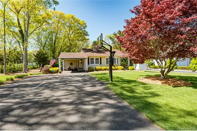 7 Ursular Court, Smithtown, NY 11787 - Photo 4