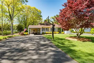 7 Ursular Ct, Smithtown, NY 11787 - Photo 4