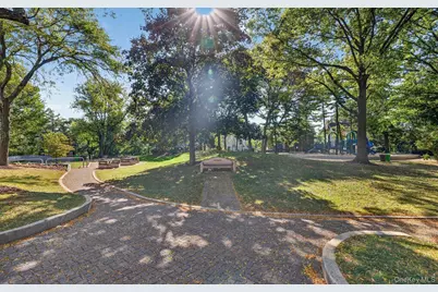 28 Linden Street, Great Neck, NY 11021 - Photo 20