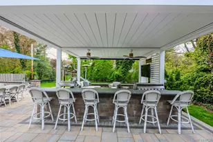 10 Oak Brook Ln, Merrick, NY 11566 - Photo 10