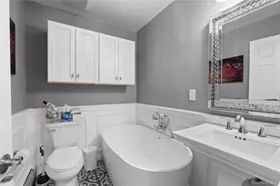 10 Oak Brook Ln, Merrick, NY 11566 - Photo 30