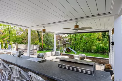 10 Oak Brook Lane, Merrick, NY 11566 - Photo 12