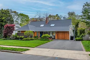 10 Oak Brook Ln, Merrick, NY 11566 - Photo 2