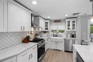 10 Oak Brook Ln, Merrick, NY 11566 - Photo 8