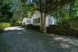 105 Douglas Rd, Chappaqua, NY 10514 - Photo 2