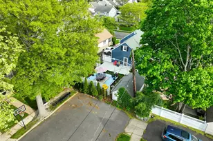 10 Aberdeen St, Malverne, NY 11565 - Photo 22