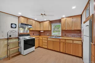 17 Holt Rd, Hyde Park, NY 12538 - Photo 16