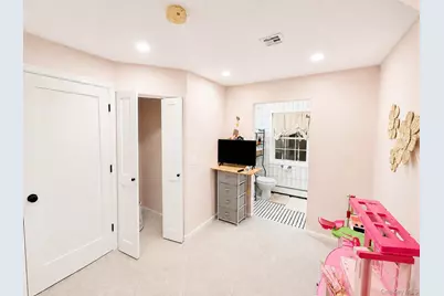 88 Pace Drive S, West Islip, NY 11795 - Photo 22
