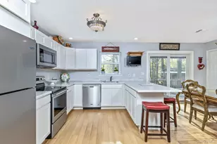 10 Black Pine St, Center Moriches, NY 11934 - Photo 8