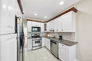 59-38 69th Ln, Maspeth, NY 11378 - Photo 12