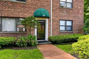 319 Main St, Roslyn, NY 11576 - Photo 16