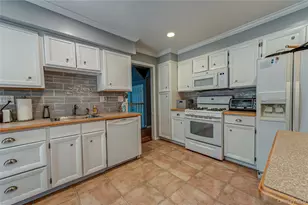 20 Evon Dr, Syosset, NY 11791 - Photo 8