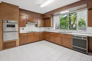 4534 Henry Hudson Pkwy, Bronx, NY 10471 - Photo 12