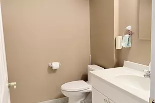 21 Manors Dr, Jericho, NY 11753 - Photo 10