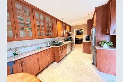 21 Manors Drive, Jericho, NY 11753 - Photo 2