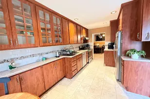 21 Manors Dr, Jericho, NY 11753 - Photo 2