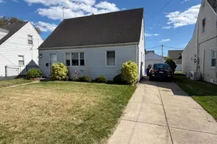 10 Ivy Pl, Valley Stream, NY 11581 - Photo 2