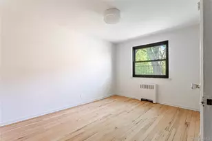 9 Terrace Cir, Great Neck, NY 11021 - Photo 6