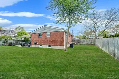 26 Bartley Lane, West Sayville, NY 11796 - Photo 8