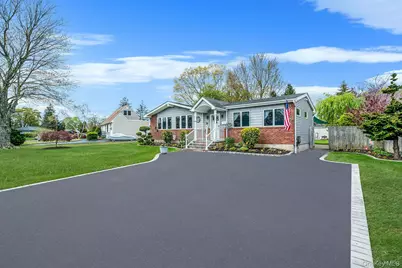26 Bartley Lane, West Sayville, NY 11796 - Photo 2