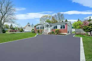 26 Bartley Ln, West Sayville, NY 11796 - Photo 2
