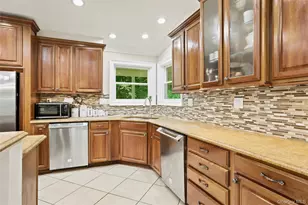 3888 Fawn Ct, Shrub Oak, NY 10588 - Photo 12
