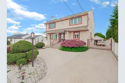 2510 2nd Avenue, East Meadow, NY 11554 - Photo 2