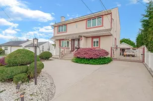 2510 2nd Ave, East Meadow, NY 11554 - Photo 2