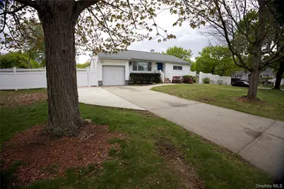 3 Rollin Lane, Brentwood, NY 11717 - Photo 2