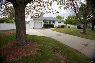 3 Rollin Ln, Brentwood, NY 11717 - Photo 2