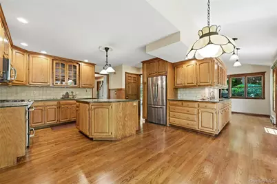 21 Northwood Circle, Huntington, NY 11743 - Photo 12