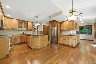21 Northwood Cir, Huntington, NY 11743 - Photo 12