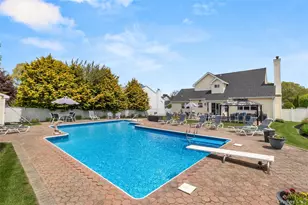 86 Summerfield Dr, Holtsville, NY 11742 - Photo 2