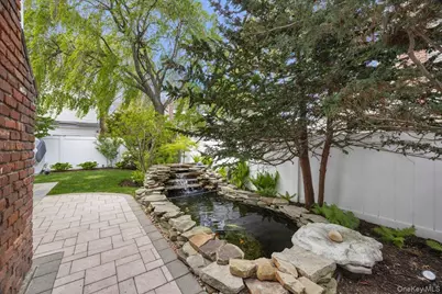 8 Marietta Drive, Westbury, NY 11590 - Photo 24