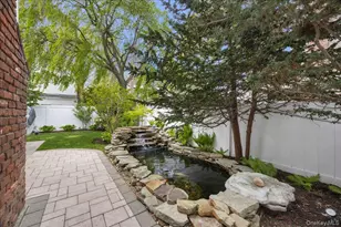 8 Marietta Dr, Westbury, NY 11590 - Photo 24
