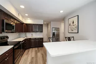 52 Holiday Dr, Woodbury, NY 11797 - Photo 14