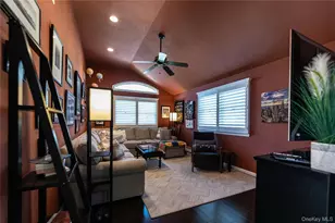 545 Spruce Ave, Sayville, NY 11782 - Photo 8
