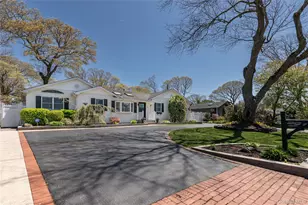 545 Spruce Ave, Sayville, NY 11782 - Photo 2