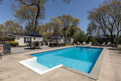 545 Spruce Avenue, Sayville, NY 11782 - Photo 18