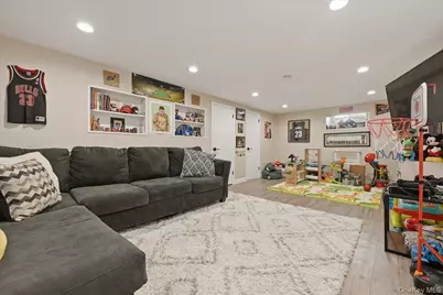 648 Dogwood Avenue, Franklin Square, NY 11010 - Photo 16