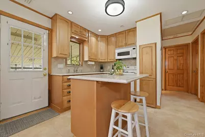 648 Dogwood Avenue, Franklin Square, NY 11010 - Photo 8