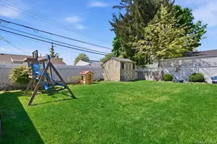 648 Dogwood Ave, Franklin Square, NY 11010 - Photo 22