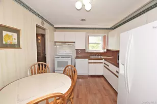 10 Tacoma Ln, Syosset, NY 11791 - Photo 16